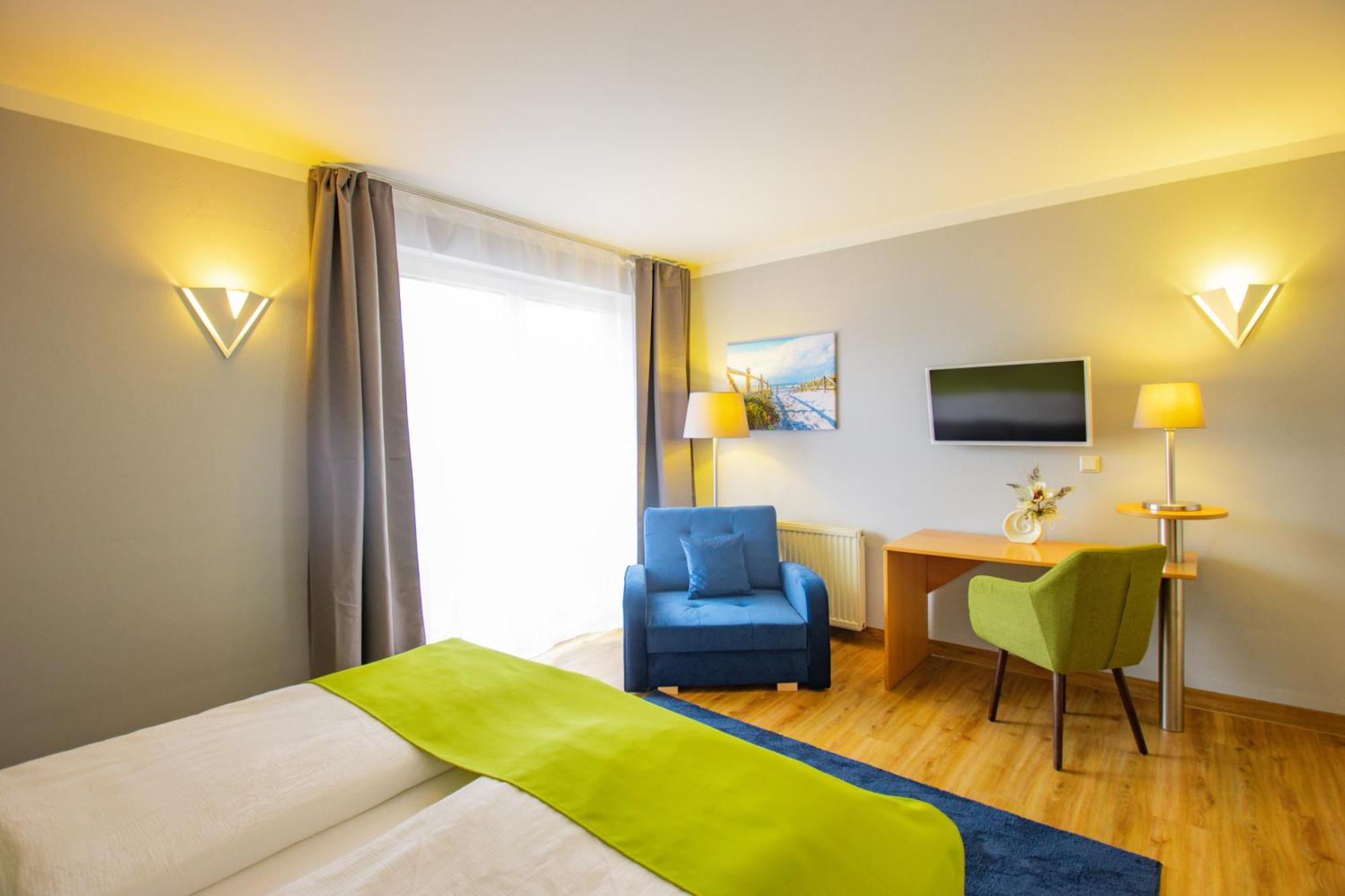 Inselhotel Kleiner Bodden Buschvitz Exterior photo
