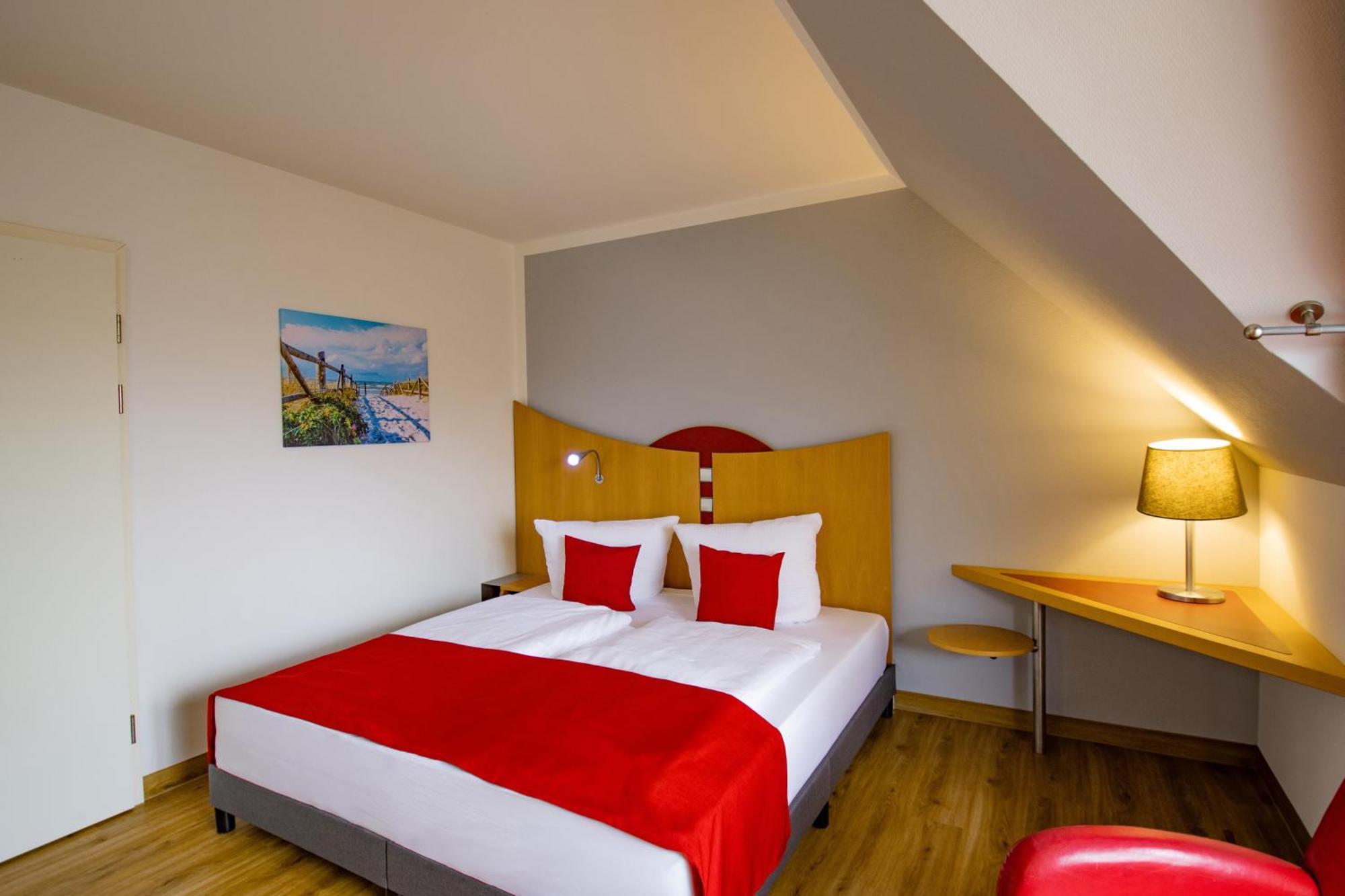 Inselhotel Kleiner Bodden Buschvitz Exterior photo