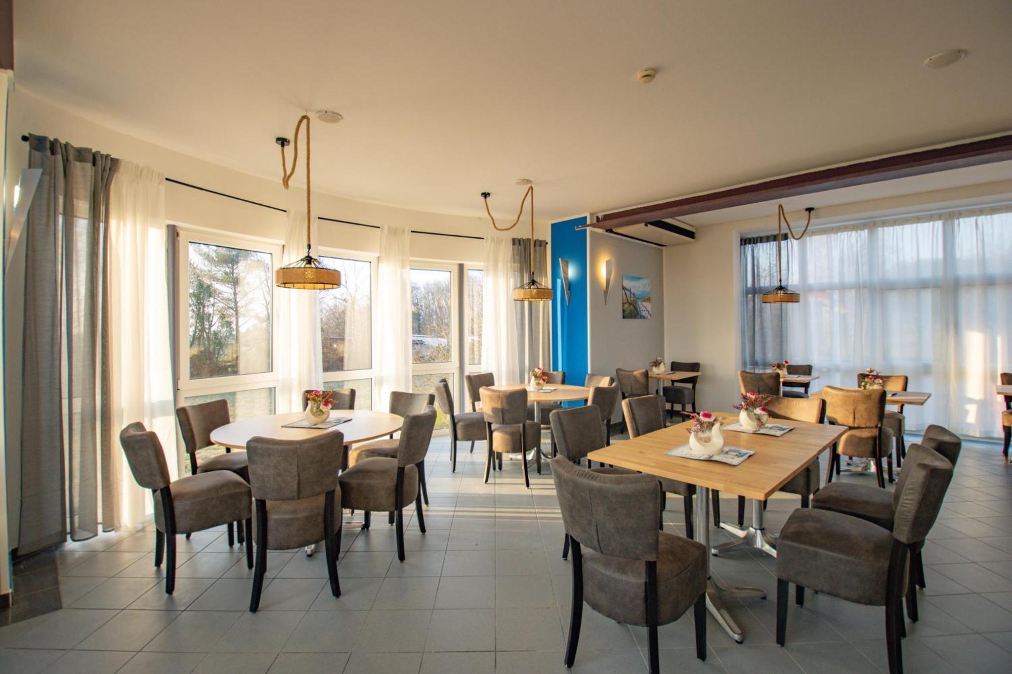 Inselhotel Kleiner Bodden Buschvitz Exterior photo